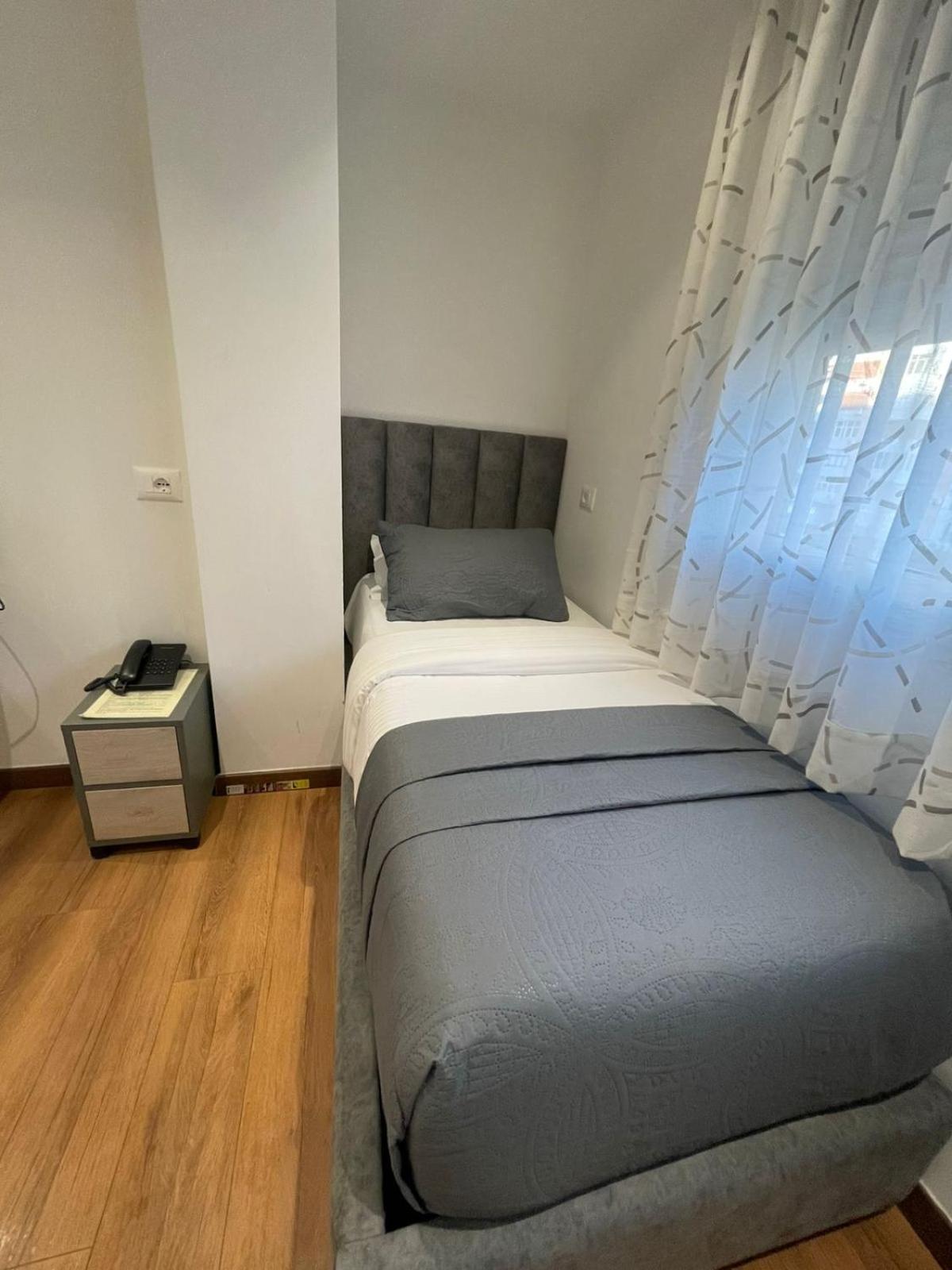 Peaky Hotel Дуррес Экстерьер фото